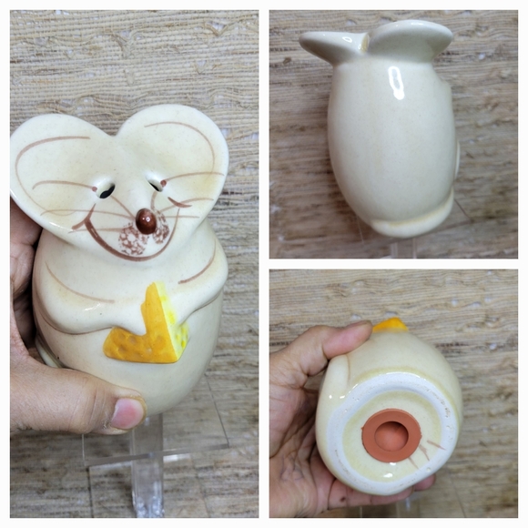 Vtg Ceramic Italian Parmesan Cheese Shaker - Mouse Holding Cheddar - Picture 3 of 3
